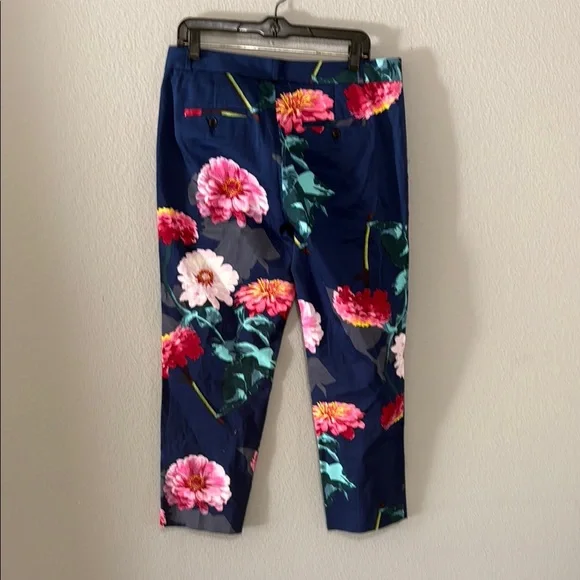 Rare floral Avery Banana Republic Floral Pants in Navy Pink cropped with pockets - Picture 4 of 10